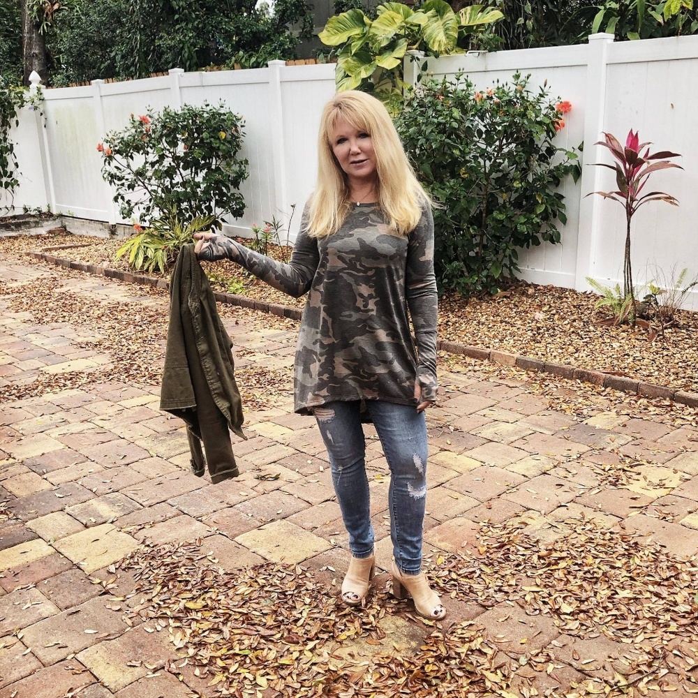 Angie Camo Top with Thumb Holes